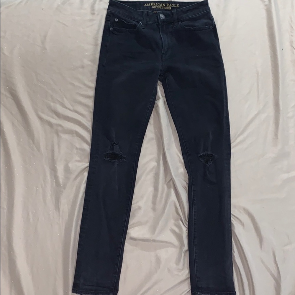 Men’s black ripped AE jeans